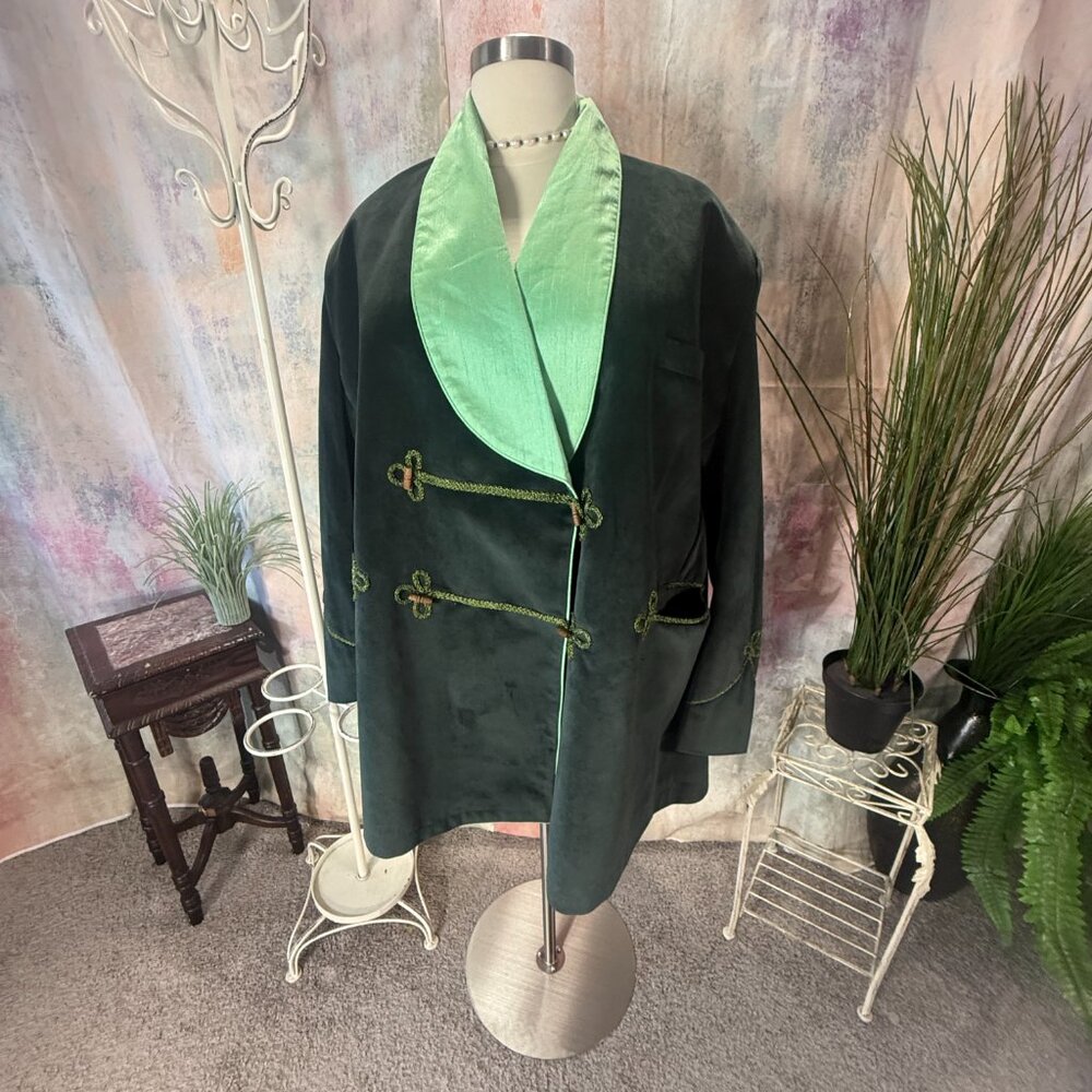 Elegant Green Blazer with Mint Accents